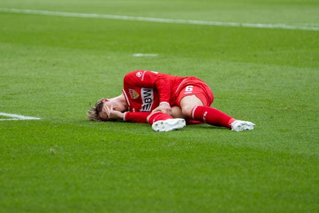 Fussball: 1. Bundesliga, 3. Spieltag, TSG Hoffenheim - VfB Stuttgart am 12.09.2026 in Sinsheim (SNP Arena), Deutschland, Saison 2026 2027: Angelo Stiller (VfB Stuttgart, 6) Verletzung Sinsheim SNP Arena Deutschland *** Soccer, Bundesliga 1, Matchday 3, TSG Hoffenheim vs. VfB Stuttgart on September 12, 2026, at Sinsheim SNP Arena, Germany, 2026–2027 Season, Angelo Stiller (VfB Stuttgart), 6, Injury, Sinsheim SNP Arena, Germany Copyright: xPhilippxImhofx