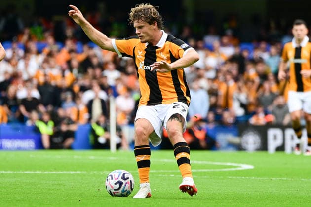 Chelsea v Hull City, Premier League Hull City forward Regan Slater (27) on the ball during the Premier League match between Chelsea and Hull City at Stamford Bridge, London, UK on 12 September 2026. London Stamford Bridge Greater London UK Editorial use only DataCo restrictions apply See www.football-dataco.com , Copyright: xDennisxGoodwinx PSI-24862-0023