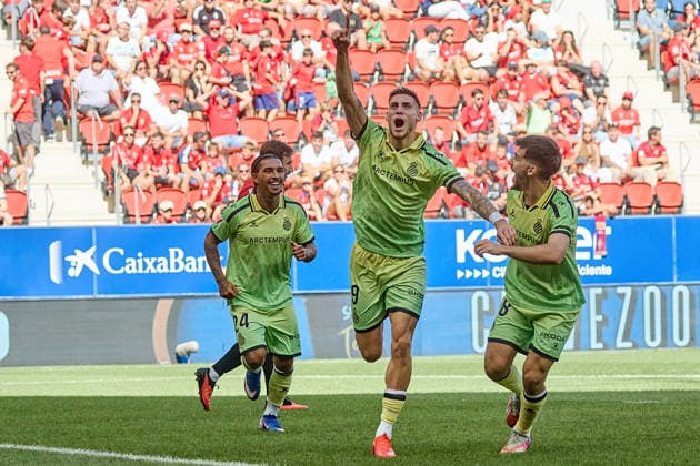LaLiga EASports 2026 27 CA Osasuna v RCD Espanyol Roberto Fernandez (9. ESP) scores a goal (0-1) during the LaLiga EA Sports match between CA Osasuna and RCD Espanyol played at El Sadar in Pamplona. Tyrhys Dolan (24. ESP) (L) and Javi Hernandez (28. ESP) (R) are also visible in the image. Credit: Inigo Alzugaray Agencia LOF Pamplona LaLiga EASports 2026 27 CA Osasuna v RCD Espanyol