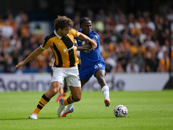 Chelsea v Hull City Premier League Chelsea™s RomÃ o Lavia (right) and Hull City s Matt Crooks battle for the ball during the Premier League match at Stamford Bridge, London 12 09 2026 UK Newspapers OUT Copyright: xDanielxHamburyx FIL-23926-0072