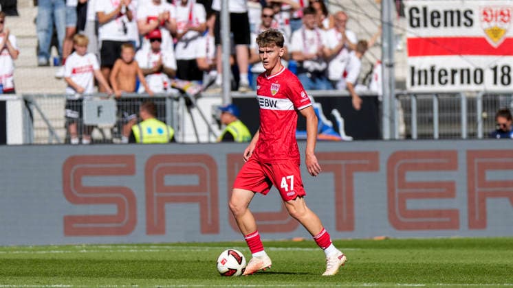 Yanik Noah Spalt (VfB, 47), am Ball, Freisteller, Ganzkörper, Einzelbild, Einzelfoto, Aktion, Action, 12.09.2026, Sinsheim (Deutschland), Fussball, Bundesliga, TSG 1899 Hoffenheim - VfB Stuttgart, DFB DFL REGULATIONS PROHIBIT ANY USE OF PHOTOGRAPHS AS IMAGE SEQUENCES AND OR QUASI-VIDEO. *** Yanik Noah Spalt (VfB), 47, with the ball, cutout, full-body, single frame, single photo, action, 12 09 2026, Sinsheim, Germany, soccer, Bundesliga, TSG 1899 Hoffenheim vs. VfB Stuttgart, DFB and DFL regulations prohibit any use of photographs as image sequences and or quasi-video xozx