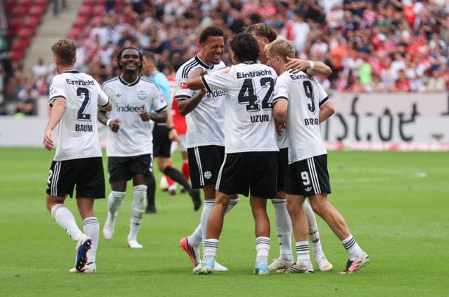 12.09.2026, Fussball Bundesliga, 1. FSV Mainz 05 - Eintracht Frankfurt, v.l., Torjubel zum 0:2 durch Jonathan Burkardt (Eintracht Frankfurt), Goal celebration, celebrate the goal DFL DFB REGULATIONS PROHIBIT ANY USE OF PHOTOGRAPHS AS IMAGE SEQUENCES AND OR QUASI-VIDEO. xdcx *** September 12, 2026, Bundesliga, 1 FSV Mainz 05 vs. Eintracht Frankfurt, from left, goal celebration after the 0–2 goal by Jonathan Burkardt of Eintracht Frankfurt, goal celebration, celebrating the goal. DFL and DFB regulations prohibit any use of photographs as image sequences and or quasi-video. xdcx Copyright: HMBxMedia Claus