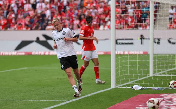 12.09.2026, Fussball Bundesliga, 1. FSV Mainz 05 - Eintracht Frankfurt, v.l., Torjubel zum 0:2 durch Jonathan Burkardt (Eintracht Frankfurt), Goal celebration, celebrate the goal DFL DFB REGULATIONS PROHIBIT ANY USE OF PHOTOGRAPHS AS IMAGE SEQUENCES AND OR QUASI-VIDEO. xdcx *** September 12, 2026, Bundesliga, 1 FSV Mainz 05 vs. Eintracht Frankfurt, from left, goal celebration after Jonathan Burkardt of Eintracht Frankfurt scores the 0–2 goal, goal celebration, celebrating the goal. DFL and DFB regulations prohibit any use of photographs as image sequences and or quasi-video. xdcx Copyright: HMBxMedia Claus