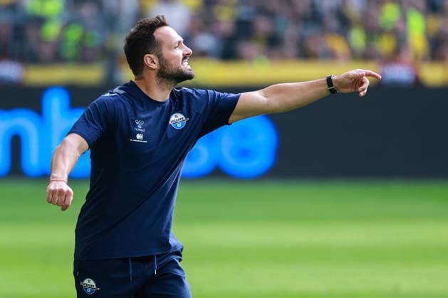 1. Bundesliga - Borussia Dortmund - SC Paderborn am 12.09.2026 im Signal Iduna Park in Dortmund Trainer Ralf Kettemann (Paderborn) gibt lautstark Anweisungen *** 1 Bundesliga: Borussia Dortmund vs. SC Paderborn on September 12, 2026, at Signal Iduna Park in Dortmund. Coach Ralf Kettemann of Paderborn shouts out instructions. MH
