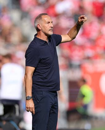 12.09.2026, Fussball Bundesliga, 1. FSV Mainz 05 - Eintracht Frankfurt, v.l., Trainer Adi Hütter (Eintracht Frankfurt) gibt Anweisungen, gestikuliert, mit den Armen gestikulieren, gives instructions, gesticulate DFL DFB REGULATIONS PROHIBIT ANY USE OF PHOTOGRAPHS AS IMAGE SEQUENCES AND OR QUASI-VIDEO. xdcx *** September 12, 2026, Bundesliga, 1 FSV Mainz 05 vs. Eintracht Frankfurt, from left to right, Coach Adi Hütter of Eintracht Frankfurt gives instructions, gesticulates, waves his arms, gives instructions, gesticulates. DFL and DFB regulations prohibit any use of photographs as image sequences and or quasi-video. xdcx Copyright: HMBxMedia Claus