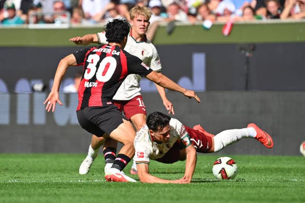 Ibrahim MAZA (Bayer Leverkusen), Aktion,Zweikampf gegen Fabian RIEDER (FC Augsburg).. Fussball 1. Bundesliga Saison 2026 2027, 3.Spieltag, Spieltag03, FC Augsburg - Bayer 04 Leverkusen am 12.09.2026 , WWK A R E N A. *** Ibrahim MAZA (Bayer Leverkusen), Action, Tackle against Fabian RIEDER (FC Augsburg), Soccer, Bundesliga Season 2026–2027, Matchday 3, Matchday 03, FC Augsburg vs. Bayer 04 Leverkusen on September 12, 2026, WWK ARENA