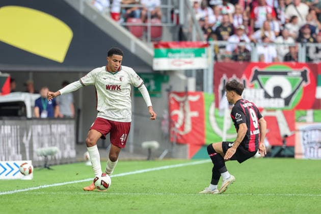 Noah Banks (FC Augsburg, 40) mit Afonso Moreira (Bayer 04 Leverkusen, 09), GER, FC Augsburg vs. Bayer 04 Leverkusen, Fussball, Bundesliga, 3. Spieltag, Saison 2026 2027, 12.09.2026, DFL DFB REGULATIONS PROHIBIT ANY USE OF PHOTOGRAPHS as IMAGE SEQUENCES and or QUASI-VIDEO, GER, FC Augsburg vs. Bayer 04 Leverkusen, Fussball, Bundesliga, 3. Spieltag, Saison 2026 2027, 12.09.2026 Augsburg *** Noah Banks, FC Augsburg, 40, with Afonso Moreira, Bayer 04 Leverkusen, 09, GER, FC Augsburg vs. Bayer 04 Leverkusen, Soccer, Bundesliga, Matchday 3, 2026–2027 Season, September 12, 2026, DFL and DFB regulations prohibit any use of photographs as image sequences and or quasi-video, GER, FC Augsburg vs. Bayer 04 Leverkusen, soccer, Bundesliga, Matchday 3, 2026–2027 season, September 12, 2026, Augsburg Copyright: xEibner-Pressefoto JennixMaulx EP_JML