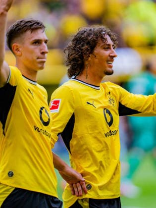 1. Bundesliga, 3. Spieltag, Borussia Dortmund vs. SC Paderborn 07 am 12.09.2026 VAR beim Tor zum 2:0 durch Serhou Guirassy mit Fabio Silva Nico Schlotterbeck *** Bundesliga 1, Matchday 3, Borussia Dortmund vs. SC Paderborn 07 on September 12, 2026: VAR review of Serhou Guirassy’s 2-0 goal, involving Fabio Silva and Nico Schlotterbeck Copyright: xBahhoxKarax