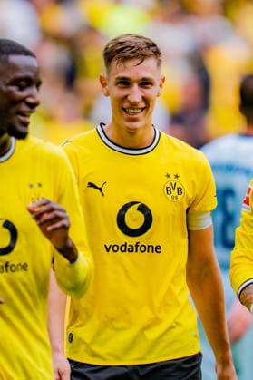 1. Bundesliga, 3. Spieltag, Borussia Dortmund vs. SC Paderborn 07 am 12.09.2026 VAR beim Tor zum 2:0 durch Serhou Guirassy mit Fabio Silva Nico Schlotterbeck *** Bundesliga 1, Matchday 3, Borussia Dortmund vs. SC Paderborn 07 on September 12, 2026: VAR review of Serhou Guirassy s goal to make it 2-0, featuring Fabio Silva and Nico Schlotterbeck Copyright: xBahhoxKarax