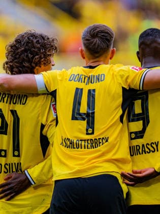 1. Bundesliga, 3. Spieltag, Borussia Dortmund vs. SC Paderborn 07 am 12.09.2026 VAR beim Tor zum 2:0 durch Serhou Guirassy mit Fabio Silva Nico Schlotterbeck *** Bundesliga 1, Matchday 3, Borussia Dortmund vs. SC Paderborn 07 on September 12, 2026: VAR review of Serhou Guirassy s goal to make it 2-0, involving Fabio Silva and Nico Schlotterbeck Copyright: xBahhoxKarax
