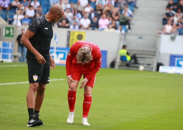 12.09.26 TSG 1899 Hoffenheim - VfB Stuttgart Deutschland, Sinsheim, 12.09.2026, Fussball, Bundesliga, Saison 2026 2027, TSG 1899 Hoffenheim - VfB Stuttgart: .v. li. VFB Arzt Dr. Raymond Best mit Angello Stiller *** September 12, 2026 TSG 1899 Hoffenheim vs. VfB Stuttgart Germany, Sinsheim, September 12, 2026, Soccer, Bundesliga, 2026–2027 season, TSG 1899 Hoffenheim vs. VfB Stuttgart; from left: VfB team doctor Dr. Raymond Best with Angello Stiller