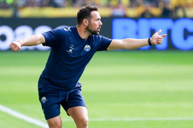 1. Bundesliga - Borussia Dortmund - SC Paderborn am 12.09.2026 im Signal Iduna Park in Dortmund Trainer Ralf Kettemann (Paderborn) gibt lautstark Anweisungen *** 1 Bundesliga: Borussia Dortmund vs. SC Paderborn on September 12, 2026, at Signal Iduna Park in Dortmund. Coach Ralf Kettemann; Paderborn’s players are shouting instructions. MH