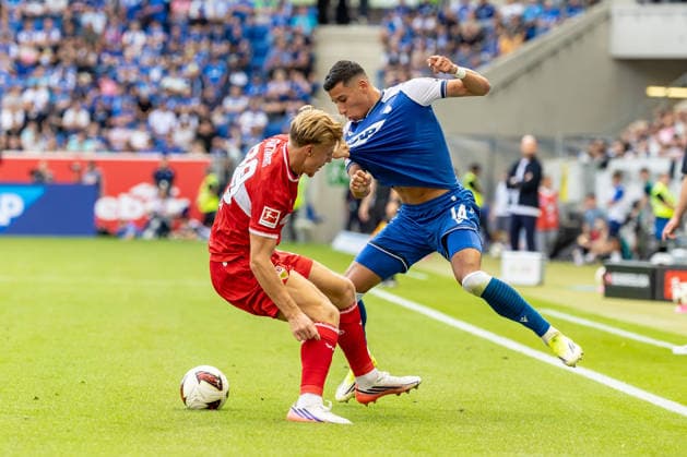 Zweikampf Finn Jeltsch (VfB Stuttgart, 29) Adam Daghim (TSG Hoffenheim, 14) Trikotziehen Textilprobe, GER, TSG Hoffenheim vs. VfB Stuttgart, Fussball, 1. Bundesliga, 03. Spieltag, Spielzeit 2026 2027, 12.09.2026, DFL DFB REGULATIONS PROHIBIT ANY USE OF PHOTOGRAPHS AS IMAGE SEQUENCES AND OR QUASI-VIDEO, GER, TSG Hoffenheim vs. VfB Stuttgart, Fussball, 1. Bundesliga, 03. Spieltag, Spielzeit 2026 2027, 12.09.2026 Sinsheim *** Tackle: Finn Jeltsch (VfB Stuttgart), 29; Adam Daghim (TSG Hoffenheim), 14; Jersey pull; Textile sample, GER; TSG Hoffenheim vs. VfB Stuttgart; Soccer; Bundesliga 1; Matchday 03, 2026–2027 season, September 12, 2026, DFL and DFB regulations prohibit any use of photographs as image sequences and or quasi-video, GER, TSG Hoffenheim vs. VfB Stuttgart, soccer, Bundesliga 1, Matchday 3, 2026–2027 Season, September 12, 2026, Sinsheim Copyright: xEibner-Pressefoto JanixPlessx EP_JPL