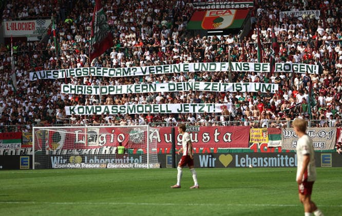 Fussball, Herren, Saison 2026 2027, FC Augsburg - Bayer 04 Leverkusen, Bundesliga, WWK Arena Ein Banner der Augsburger Fans, Aufsteigsreform, Christoph Kern, BFV Präsident, deine Zeit ist um, Kompassmodell jetzt, Botschaft, Protest, Regionalliga DFL DFB regulations prohibit any use of photographs as image sequences and or quasi-video *** Soccer, Men s, 2026–2027 Season, FC Augsburg vs. Bayer 04 Leverkusen, Bundesliga, WWK Arena, A banner by Augsburg fans, Promotion reform, Christoph Kern, BFV President, Your time is up, Compass model now, Message, Protest, Regionalliga. DFL and DFB regulations prohibit any use of photographs as image sequences and or quasi-video.