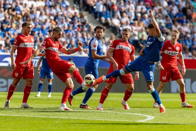 Harter Zweikampf Pressschlag Jeff Chabot (VfB Stuttgart, 24) Adam Hlozek (TSG Hoffenheim, 10) gestreckte Beine Grischa Proemel (VfB Stuttgart, 21) Ermedin Demirovic (VfB Stuttgart, 09) und Chris Fuehrich (VfB Stuttgart, 10) schauen dem Geschehen zu, GER, TSG Hoffenheim vs. VfB Stuttgart, Fussball, 1. Bundesliga, 03. Spieltag, Spielzeit 2026 2027, 12.09.2026, DFL DFB REGULATIONS PROHIBIT ANY USE OF PHOTOGRAPHS AS IMAGE SEQUENCES AND OR QUASI-VIDEO, GER, TSG Hoffenheim vs. VfB Stuttgart, Fussball, 1. Bundesliga, 03. Spieltag, Spielzeit 2026 2027, 12.09.2026 Sinsheim *** Fierce tackle: Jeff Chabot (VfB Stuttgart, 24) and Adam Hlozek (TSG Hoffenheim, 10) go head-to-head; Grischa Proemel (VfB Stuttgart) stretches out his legs, 21 Ermedin Demirovic (VfB Stuttgart), 09, and Chris Fuehrich (VfB Stuttgart), 10, watch the action, GER, TSG Hoffenheim vs. VfB Stuttgart, soccer, Bundesliga 1, Matchday 03, 2026–2027 season, September 12, 2026, DFL and DFB regulations prohibit any use of photographs as image sequences and or quasi-video, GER, TSG Hoffenheim vs. VfB Stuttgart, soccer, Bundesliga 1, Matchday 3, 2026–2027 Season, September 12, 2026, Sinsheim Copyright: xEibner-Pressefoto JanixPlessx EP_JPL