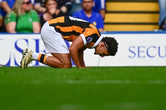 Chelsea v Hull City, Premier League GOAL Hull City forward Mohamed Belloumi (10) scores a goal and celebrates 1-2 during the Premier League match between Chelsea and Hull City at Stamford Bridge, London, UK on 12 September 2026. London Stamford Bridge Greater London UK Editorial use only DataCo restrictions apply See www.football-dataco.com , Copyright: xDennisxGoodwinx PSI-24862-0027