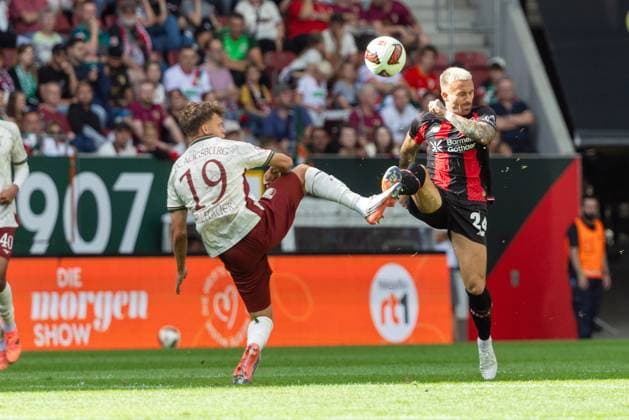 Robin Fellhauer (FC Augsburg) und Aleix Garcia (Bayer 04 Leverkusen) v-l im Zweikampf, FC Augsburg vs. Bayer 04 Leverkusen, Fußball-Bundesliga, Fussball, 1. Bundesliga, 03. Spieltag, 12.09.2026 DFB regulations prohibit any use of photographs as image sequences and or quasi-video *** Robin Fellhauer (FC Augsburg) and Aleix Garcia (Bayer 04 Leverkusen) in a tackle, FC Augsburg vs. Bayer 04 Leverkusen, Bundesliga Soccer, Soccer, Bundesliga 1, Matchday 3, September 12, 2026. DFB regulations prohibit any use of photographs as image sequences and or quasi-video. Copyright: xkolbert-press PeterxFastlx