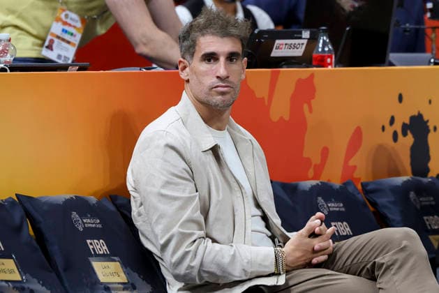 Javier Martinez (ehemaliger Fussball-Profi des FC Bayern Muenchen) looks on during the FIBA Women s Basketball World Cup Germany 2026 semifinals match between France and Germany at Berlin Arena on September 12, 2026 in Berlin, Germany. (Photo by Marco Steinbrenner DeFodi Images) -