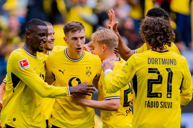 1. Bundesliga, 3. Spieltag, Borussia Dortmund vs. SC Paderborn 07 am 12.09.2026 VAR beim Tor zum 2:0 durch Serhou Guirassy mit Fabio Silva Nico Schlotterbeck *** Bundesliga 1, Matchday 3, Borussia Dortmund vs. SC Paderborn 07 on September 12, 2026: VAR review of Serhou Guirassy s goal to make it 2-0, involving Fabio Silva and Nico Schlotterbeck Copyright: xBahhoxKarax