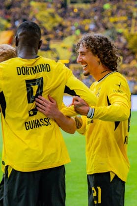 1. Bundesliga, 3. Spieltag, Borussia Dortmund vs. SC Paderborn 07 am 12.09.2026 VAR beim Tor zum 2:0 durch Serhou Guirassy mit Fabio Silva *** Bundesliga 1, Matchday 3, Borussia Dortmund vs. SC Paderborn 07 on September 12, 2026: VAR review of Serhou Guirassy s goal to make it 2-0, assisted by Fabio Silva Copyright: xBahhoxKarax