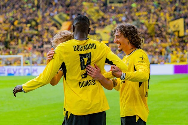 1. Bundesliga, 3. Spieltag, Borussia Dortmund vs. SC Paderborn 07 am 12.09.2026 VAR beim Tor zum 2:0 durch Serhou Guirassy mit Fabio Silva *** Bundesliga 1, Matchday 3, Borussia Dortmund vs. SC Paderborn 07 on September 12, 2026: VAR review of Serhou Guirassy s goal to make it 2-0, assisted by Fabio Silva Copyright: xBahhoxKarax
