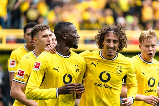 Deutschland: Bundesliga 2026 2027 3. Spieltag, Borussia Dortmund vs. SC Paderborn 07 , Samstag, 12.09.2026 Signal Iduna Park, Nordrhein-Westfalen Serhou Guirassy (Borussia Dortmund, 9) Jubel Freude Emotionen Torjubel über Tor welches im Nachhinein von Harm Osmers (Schiedsrichter) zurück genommen wurde Fabio Silva (Borussia Dortmund, 21) Daniel Svensson (Borussia Dortmund, 24) Abseitstor *** Germany Bundesliga 2026–2027, Matchday 3: Borussia Dortmund vs. SC Paderborn 07, Saturday, September 12, 2026, Signal Iduna Park, North Rhine-Westphalia; Serhou Guirassy (Borussia Dortmund), 9—celebration, joy, emotions, goal celebration for a goal that was later disallowed by referee Harm Osmers; Fabio Silva (Borussia Dortmund), 21 Daniel Svensson, Borussia Dortmund, 24 Offside goal Copyright: xCelinaxLeiersx
