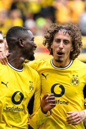 Deutschland: Bundesliga 2026 2027 3. Spieltag, Borussia Dortmund vs. SC Paderborn 07 , Samstag, 12.09.2026 Signal Iduna Park, Nordrhein-Westfalen Jubel Freude Emotionen Torjubel über Tor welches im Nachhinein von Harm Osmers (Schiedsrichter) zurück genommen wurde Fabio Silva (Borussia Dortmund, 21) Abseitstor *** Germany Bundesliga 2026–2027, Matchday 3, Borussia Dortmund vs. SC Paderborn 07, Saturday, September 12, 2026, Signal Iduna Park, North Rhine-Westphalia—Cheers, joy, excitement, goal celebrations over a goal that was later disallowed by referee Harm Osmers; Fabio Silva, Borussia Dortmund, 21, offside goal Copyright: xCelinaxLeiersx
