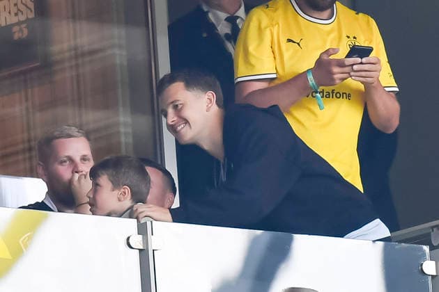 Konstantinos Karetsas (Borussia Dortmund) auf der Tribuehne waehrend des spiels der 1. Bundesliga zwischen Borussia Dortmund und SC Paderborn 07, Signal Iduna Park am 12. September 2026 in Dortmund, Deutschland. (Foto von Max Maiwald DeFodi Images) +++ Konstantinos Karetsas (Borussia Dortmund) in the stands during the Bundesliga match between Borussia Dortmund and SC Paderborn 07 at Signal Iduna Park on September 12, 2026 in Dortmund, Germany. (Photo by Max Maiwald DeFodi Images) DFB DFL REGULATIONS PROHIBIT ANY USE OF PHOTOGRAPHS AS IMAGE SEQUENCES AND OR QUASI-VIDEO. (Photo by Max Maiwald DeFodi Images) - *** Konstantinos Karetsas of Borussia Dortmund in the stands during the Bundesliga match between Borussia Dortmund and SC Paderborn 07 at Signal Iduna Park on September 12, 2026, in Dortmund, Germany. Photo by Max Maiwald, DeFodi Images. Konstantinos Karetsas of Borussia Dortmund in the stands during the Bundesliga match between Borussia Dortmund and SC Paderborn 07 at Signal Iduna Park on September 12, 2026 in Dortmund, Germany. Photo by Max Maiwald, DeFodi Images. DFB and DFL regulations prohibit any use of photographs as image sequences and or quasi-video. Photo by Max Maiwald, DeFodi Images.