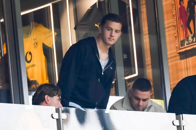 Konstantinos Karetsas (Borussia Dortmund) auf der Tribuehne waehrend des spiels der 1. Bundesliga zwischen Borussia Dortmund und SC Paderborn 07, Signal Iduna Park am 12. September 2026 in Dortmund, Deutschland. (Foto von Max Maiwald DeFodi Images) +++ Konstantinos Karetsas (Borussia Dortmund) in the stands during the Bundesliga match between Borussia Dortmund and SC Paderborn 07 at Signal Iduna Park on September 12, 2026 in Dortmund, Germany. (Photo by Max Maiwald DeFodi Images) DFB DFL REGULATIONS PROHIBIT ANY USE OF PHOTOGRAPHS AS IMAGE SEQUENCES AND OR QUASI-VIDEO. (Photo by Max Maiwald DeFodi Images) - *** Konstantinos Karetsas of Borussia Dortmund in the stands during the Bundesliga match between Borussia Dortmund and SC Paderborn 07 at Signal Iduna Park on September 12, 2026, in Dortmund, Germany. Photo by Max Maiwald, DeFodi Images. Konstantinos Karetsas of Borussia Dortmund in the stands during the Bundesliga match between Borussia Dortmund and SC Paderborn 07 at Signal Iduna Park on September 12, 2026 in Dortmund, Germany. Photo by Max Maiwald, DeFodi Images. DFB and DFL regulations prohibit any use of photographs as image sequences and or quasi-video. Photo by Max Maiwald, DeFodi Images.