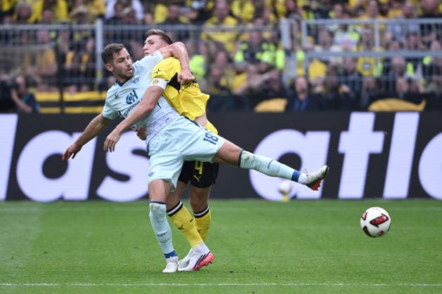 Marvin Pieringer (SC Paderborn), li., gegen Nico Schlotterbeck (Borussia Dortmund) 12.09.2026, Fussball 1. Bundesliga, Saison 2026 2027, 3. Spieltag, Borussia Dortmund - SC Paderborn 07 DFL regulations prohibit any use of photographs as image sequences and or quasi-video Dortmund Signal Iduna Park Nordrhein Westfalen Deutschland *** Marvin Pieringer (SC Paderborn), left, against Nico Schlotterbeck (Borussia Dortmund), September 12, 2026, Soccer, Bundesliga 1, 2026–2027 season, Matchday 3, Borussia Dortmund vs. SC Paderborn 07. DFL regulations prohibit any use of photographs as image sequences and or quasi-video. Dortmund, Signal Iduna Park, North Rhine-Westphalia, Germany Team2