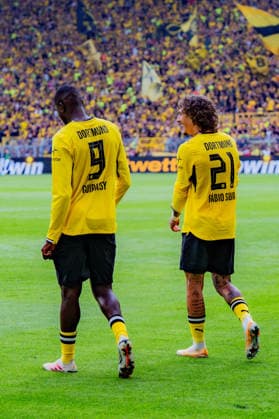 1. Bundesliga, 3. Spieltag, Borussia Dortmund vs. SC Paderborn 07 am 12.09.2026 VAR beim Tor zum 2:0 durch Serhou Guirassy mit Fabio Silva *** Bundesliga 1, Matchday 3, Borussia Dortmund vs. SC Paderborn 07 on September 12, 2026: VAR review of Serhou Guirassy s goal to make it 2-0, assisted by Fabio Silva Copyright: xBahhoxKarax