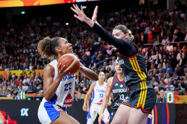 Marieme Badiane (France) und Luisa Geiselsoder (Germany) battle for the ball during the FIBA Women s Basketball World Cup Germany 2026 semifinals match between France and Germany at Berlin Arena on September 12, 2026 in Berlin, Germany. (Photo by Marco Steinbrenner DeFodi Images) -
