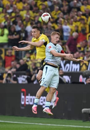 Nico Schlotterbeck (Borussia Dortmund), li., gegen Laurin Curda (SC Paderborn) 12.09.2026, Fussball 1. Bundesliga, Saison 2026 2027, 3. Spieltag, Borussia Dortmund - SC Paderborn 07 DFL regulations prohibit any use of photographs as image sequences and or quasi-video Dortmund Signal Iduna Park Nordrhein Westfalen Deutschland *** Nico Schlotterbeck (Borussia Dortmund), left, against Laurin Curda (SC Paderborn), September 12, 2026, Soccer, Bundesliga 1, 2026–2027 season, Matchday 3, Borussia Dortmund vs. SC Paderborn 07. DFL regulations prohibit any use of photographs as image sequences and or quasi-video. Dortmund, Signal Iduna Park, North Rhine-Westphalia, Germany Team2