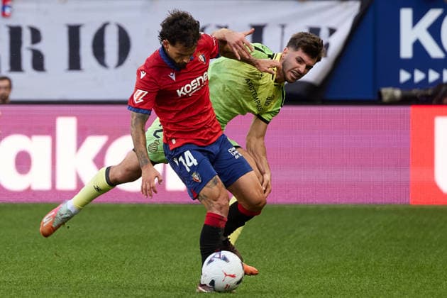LaLiga EASports 2026 27 CA Osasuna v RCD Espanyol Ruben Garcia (14. OSA) (L) battles for the ball with Javi Hernandez (28. ESP) (R) during the LaLiga EA Sports match between CA Osasuna and RCD Espanyol played at El Sadar in Pamplona. Credit: Inigo Alzugaray Agencia LOF Pamplona LaLiga EASports 2026 27 CA Osasuna v RCD Espanyol