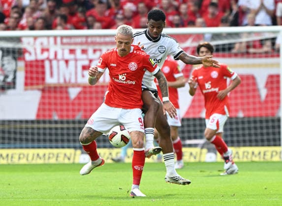Fussball-Bundesliga - Saison 2026 2027 Mewa-Arena Mainz - 12.09.2026 1. FSV Mainz 05 (mz) - Eintracht Frankfurt (f) Phillip TIETZ (1. FSV Mainz 05), li - Raphael ONYEDIKA (Eintracht Frankfurt) DFL REGULATIONS PROHIBIT ANY USE OF PHOTOGRAPHS AS IMAGE SEQUENCES AND OR QUASI VIDEO EDITORIAL USE ONLY NATIONAL AND INTERNATIONAL NEWS AGENCIES OUT Fussball-Bundesliga - 1. FSV Mainz 05 *** Soccer Bundesliga Season 2026–2027 Mewa Arena Mainz September 12, 2026 1 FSV Mainz 05 vs. Eintracht Frankfurt f Phillip TIETZ 1 FSV Mainz 05, li Raphael ONYEDIKA Eintracht Frankfurt DFL REGULATIONS PROHIBIT ANY USE OF PHOTOGRAPHS AS IMAGE SEQUENCES AND OR QUASI-VIDEO; EDITORIAL USE ONLY; NATIONAL AND INTERNATIONAL NEWS AGENCIES EXCLUDED. German Bundesliga 1 FSV Mainz 05