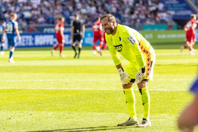 Emotionen Enttaeuschung bei Oliver Baumann (TSG Hoffenheim, 01) nach dem Gegentreffer zum 1:1 durch Maximilian Mittelstaedt (VfB Stuttgart, 07), GER, TSG Hoffenheim vs. VfB Stuttgart, Fussball, 1. Bundesliga, 03. Spieltag, Spielzeit 2026 2027, 12.09.2026, DFL DFB REGULATIONS PROHIBIT ANY USE OF PHOTOGRAPHS AS IMAGE SEQUENCES AND OR QUASI-VIDEO, GER, TSG Hoffenheim vs. VfB Stuttgart, Fussball, 1. Bundesliga, 03. Spieltag, Spielzeit 2026 2027, 12.09.2026 Sinsheim *** Emotions: Disappointment for Oliver Baumann of TSG Hoffenheim, 01, after VfB Stuttgart s Maximilian Mittelstaedt scored to tie the game at 1–1, 07, GER, TSG Hoffenheim vs. VfB Stuttgart, Soccer, Bundesliga 1, Matchday 3, 2026–2027 Season, September 12, 2026, DFL and DFB regulations prohibit any use of photographs as image sequences and or quasi-video, GER, TSG Hoffenheim vs. VfB Stuttgart, Soccer, Bundesliga 1, Matchday 3, 2026–2027 Season, September 12, 2026, Sinsheim Copyright: xEibner-Pressefoto JanixPlessx EP_JPL