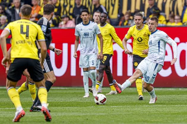 DORTMUND - Gabriel Vidovic of SC Paderborn 07 runs with the ball during the Bundesliga match between Borussia Dortmund and SC Paderborn 07 at Signal Iduna Park on September 12, 2026, in Dortmund, Germany. MARCEL TER BALS ANP Bundesliga 2026 27 xVIxANPxSportx xMarcelxterxBalsxIVx 568302011 originalFilename: 568302011.jpg