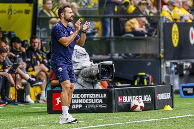 DORTMUND - SC Paderborn 07 head coach Ralf Kettemann gestures during the Bundesliga match between Borussia Dortmund and SC Paderborn 07 at Signal Iduna Park on September 12, 2026, in Dortmund, Germany. MARCEL TER BALS ANP Bundesliga 2026 27 xVIxANPxSportx xMarcelxterxBalsxIVx 568302029 originalFilename: 568302029.jpg