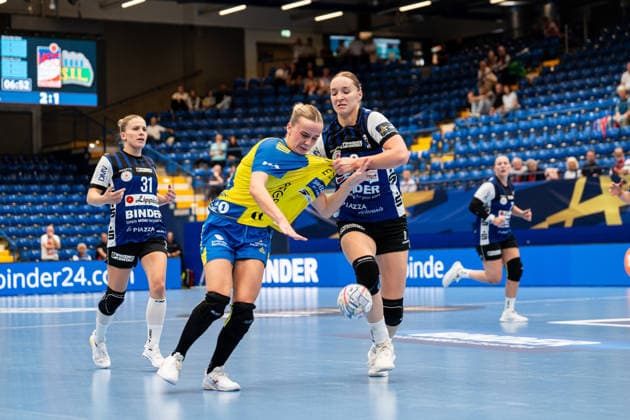 HSG Blomberg-Lippe (GER) vs. Storhamar Handball Elite (NOR), Handball, EHF Champions League Women, Gruppenphase, 12.9.2026, Saision 2026 2027, Lemgo Anastasija Marsenic (Storhamar Handball Elite, 28) im Zweikampf mit Nieke Kuehne (HSG Blomberg-Lippe, 09) Lemgo Phoenix Contact Arena Deutschland