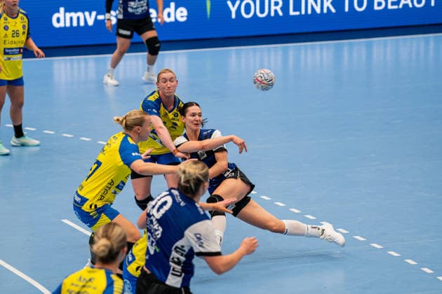 HSG Blomberg-Lippe (GER) vs. Storhamar Handball Elite (NOR), Handball, EHF Champions League Women, Gruppenphase, 12.9.2026, Saision 2026 2027, Lemgo Nuria Bucher (HSG Blomberg-Lippe, 21) passt den Ball im Angriff Lemgo Phoenix Contact Arena Deutschland