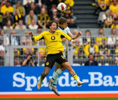 Fabio Silva (Borussia Dortmund, 21) springt zum Kopfball gegen Jano Ter Horst (SC Paderborn 07, 21). GER, Borussia Dortmund vs SC Paderborn 07, 1. Bundesliga, 3. Spieltag, Saison 2026-27, Signal Iduna Park, Dortmund, 12.09.2026 DFL REGULATIONS PROHIBIT ANY USE OF PHOTOGRAPHS AS IMAGE SEQUENCES AND OR QUASI-VIDEO GER, Borussia Dortmund vs SC Paderborn 07, 1. Bundesliga, 3. Spieltag, Saison 2026-27, 12.09.2026 Dortmund *** Fabio Silva of Borussia Dortmund, 21, jumps for a header against Jano Ter Horst of SC Paderborn 07, 21 GER, Borussia Dortmund vs. SC Paderborn 07, Bundesliga 1, Matchday 3, 2026–27 season, Signal Iduna Park, Dortmund, September 12, 2026. DFL regulations prohibit any use of photographs as image sequences and or quasi-video. GER, Borussia Dortmund vs. SC Paderborn 07, Bundesliga 1, Matchday 3, 2026–27 Season, September 12, 2026, Dortmund Copyright: xEibner-Pressefoto ScottxColemanx EP_SCN