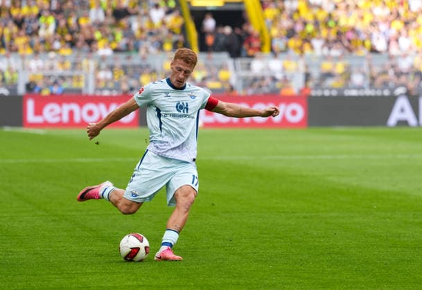Laurin Curda (SC Paderborn 07, 17) spielt den Ball. GER, Borussia Dortmund vs SC Paderborn 07, 1. Bundesliga, 3. Spieltag, Saison 2026-27, Signal Iduna Park, Dortmund, 12.09.2026 DFL REGULATIONS PROHIBIT ANY USE OF PHOTOGRAPHS AS IMAGE SEQUENCES AND OR QUASI-VIDEO GER, Borussia Dortmund vs SC Paderborn 07, 1. Bundesliga, 3. Spieltag, Saison 2026-27, 12.09.2026 Dortmund *** Laurin Curda of SC Paderborn 07, 17, plays the ball (GER), Borussia Dortmund vs. SC Paderborn 07, Bundesliga 1, Matchday 3, 2026–27 season, Signal Iduna Park, Dortmund, September 12, 2026. DFL regulations prohibit any use of photographs as image sequences and or quasi-video. GER, Borussia Dortmund vs. SC Paderborn 07, Bundesliga 1, Matchday 3, 2026–27 season, September 12, 2026, Dortmund Copyright: xEibner-Pressefoto ScottxColemanx EP_SCN