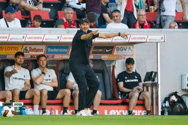 Julian Schuster (SC Freiburg, Trainer), Mimik, Gesichtsausdruck, Emotion , Deutschland, Fussball, 1. Bundesliga, 3.Spieltag, 2026 2027, SC Freiburg vs. Borussia Mönchengladbach, 12.09.2026, Freiburg im Breisgau Europa-Park Stadion Deutschland *** Julian Schuster, SC Freiburg, Coach, Facial Expressions, Emotion, Germany, Soccer, Bundesliga 1, Matchday 3, 2026–2027, SC Freiburg vs. Borussia Mönchengladbach, September 12, 2026, Freiburg im Breisgau, Europa-Park Stadium, Germany Copyright: xGrantxHubbsx