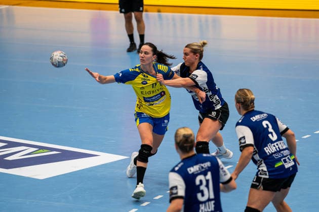 HSG Blomberg-Lippe (GER) vs. Storhamar Handball Elite (NOR), Handball, EHF Champions League Women, Gruppenphase, 12.9.2026, Saision 2026 2027, Lemgo Tonje Enkerud (Storhamar Handball Elite, 11) im Zweikampf mit Maxi Muehlner (HSG Blomberg-Lippe, 10) Lemgo Phoenix Contact Arena Deutschland