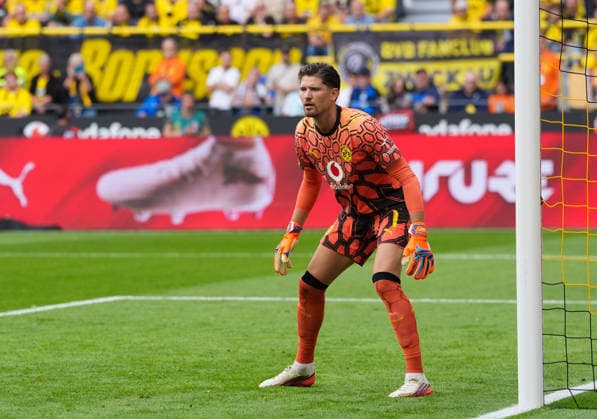 Gregor Kobel (Borussia Dortmund, 1) GER, Borussia Dortmund vs SC Paderborn 07, 1. Bundesliga, 3. Spieltag, Saison 2026-27, Signal Iduna Park, Dortmund, 12.09.2026 DFL REGULATIONS PROHIBIT ANY USE OF PHOTOGRAPHS AS IMAGE SEQUENCES AND OR QUASI-VIDEO GER, Borussia Dortmund vs SC Paderborn 07, 1. Bundesliga, 3. Spieltag, Saison 2026-27, 12.09.2026 Dortmund *** Gregor Kobel, Borussia Dortmund, 1 GER, Borussia Dortmund vs. SC Paderborn 07, 1 Bundesliga, Matchday 3, 2026–27 Season, Signal Iduna Park, Dortmund, September 12, 2026. DFL regulations prohibit any use of photographs as image sequences and or quasi-video. GER, Borussia Dortmund vs. SC Paderborn 07, Bundesliga 1, Matchday 3, 2026–27 season, September 12, 2026, Dortmund Copyright: xEibner-Pressefoto ScottxColemanx EP_SCN