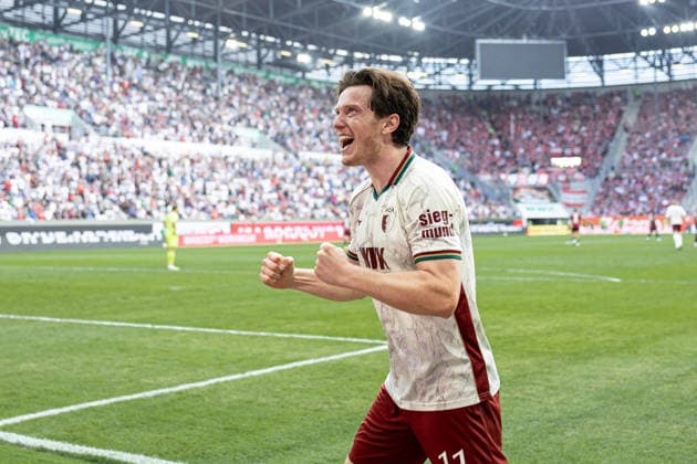 Deutschland: FC Augsburg vs Bayer 04 Leverkusen, 1. Bundesliga, Saison 2026 27, WWK Arena (Augsburg): Jubel von Michael Gregoritsch, (FC Augsburg, 11) nach seinem zweiten Tor, Portraitfoto, Portrait, Einzelaufnahme, Porträt Augsburg WWK Arena Bayern Deutschland *** Germany: FC Augsburg vs. Bayer 04 Leverkusen, Bundesliga 1, 2026–27 Season, WWK Arena Augsburg—Michael Gregoritsch (FC Augsburg, No. 11) celebrates after scoring his second goal; portrait photo, portrait, single shot, portrait, Augsburg, WWK Arena, Bavaria, Germany Copyright: xBenedictxChristx