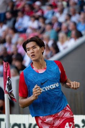 12.09.2026, xjyhynx, Fussball 1.Bundesliga, SC Freiburg - Borussia Mönchengladbach v.l., Keisuke Goto (42, SC Freiburg) auf dem Weg zum Warmmachen (DFL DFB REGULATIONS PROHIBIT ANY USE OF PHOTOGRAPHS as IMAGE SEQUENCES and or QUASI-VIDEO) Freiburg *** September 12, 2026, xjyhynx, Soccer, Bundesliga 1, SC Freiburg vs. Borussia Mönchengladbach, Keisuke Goto 42, SC Freiburg warming up. DFL and DFB regulations prohibit any use of photographs as image sequences and or quasi-video. Freiburg