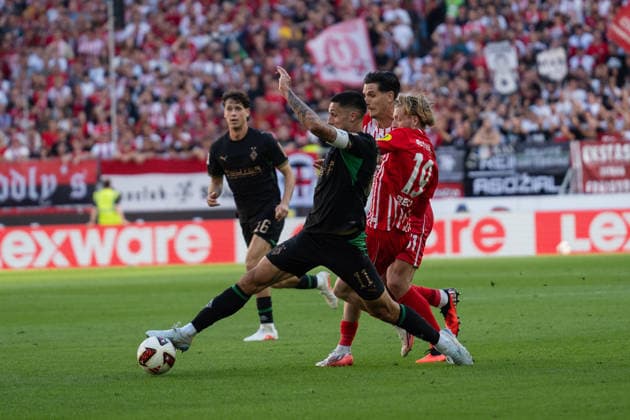 12.09.2026, xjyhynx, Fussball 1.Bundesliga, SC Freiburg - Borussia Mönchengladbach v.l., Tim Kleindienst (11, Borussia Mönchengladbach) im Zweikampf mit Niklas Beste (19, SC Freiburg) (DFL DFB REGULATIONS PROHIBIT ANY USE OF PHOTOGRAPHS as IMAGE SEQUENCES and or QUASI-VIDEO) Freiburg *** September 12, 2026, xjyhynx, Soccer, Bundesliga 1, SC Freiburg vs. Borussia Mönchengladbach, Tim Kleindienst 11, Borussia Mönchengladbach in a tackle with Niklas Beste 19, SC Freiburg DFL DFB REGULATIONS PROHIBIT ANY USE OF PHOTOGRAPHS AS IMAGE SEQUENCES AND OR QUASI-VIDEO Freiburg