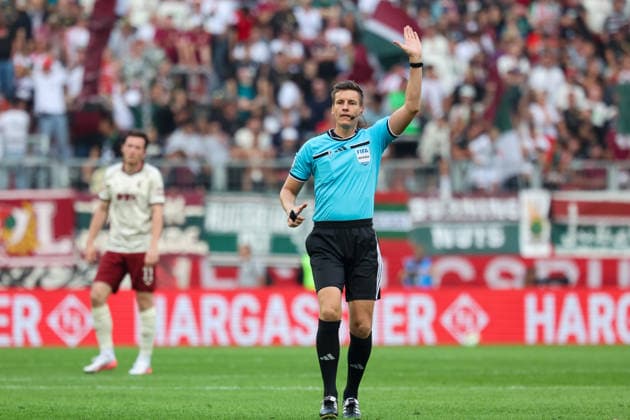 Schiedsrichter Daniel Siebert, GER, FC Augsburg vs. Bayer 04 Leverkusen, Fussball, Bundesliga, 3. Spieltag, Saison 2026 2027, 12.09.2026, DFL DFB REGULATIONS PROHIBIT ANY USE OF PHOTOGRAPHS as IMAGE SEQUENCES and or QUASI-VIDEO, GER, FC Augsburg vs. Bayer 04 Leverkusen, Fussball, Bundesliga, 3. Spieltag, Saison 2026 2027, 12.09.2026 Augsburg *** Referee Daniel Siebert, GER, FC Augsburg vs. Bayer 04 Leverkusen, Soccer, Bundesliga, Matchday 3, 2026–2027 Season, September 12, 2026, DFL and DFB regulations prohibit any use of photographs as image sequences and or quasi-video, GER, FC Augsburg vs. Bayer 04 Leverkusen, soccer, Bundesliga, Matchday 3, 2026–2027 season, September 12, 2026, Augsburg Copyright: xEibner-Pressefoto JennixMaulx EP_JML