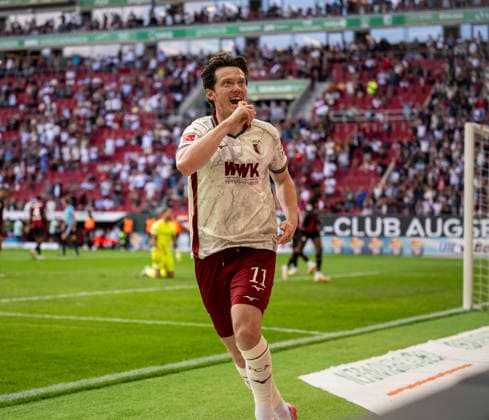 12.09.2026, Fussball Bundesliga 2026 2027, 3.Spieltag, FC Augsburg - Bayer Leverkusen, in der WWK-Arena Augsburg, Torschuss zum 1:1 von Michael Gregoritsch (FC Augsburg) gegen Torwart Mark Flekken (Leverkusen) der den Ball durchrutschen lässt. ***DFL and DFB regulations prohibit any use of photographs as image sequences and or quasi-video.*** *** September 12, 2026, 2026–2027 Bundesliga, Matchday 3, FC Augsburg vs. Bayer Leverkusen, at the WWK Arena in Augsburg, Michael Gregoritsch of FC Augsburg takes a shot that ties the game at 1–1 against Leverkusen goalkeeper Mark Flekken, who lets the ball slip through his hands ***DFL and DFB regulations prohibit any use of photographs as image sequences and or quasi-video***